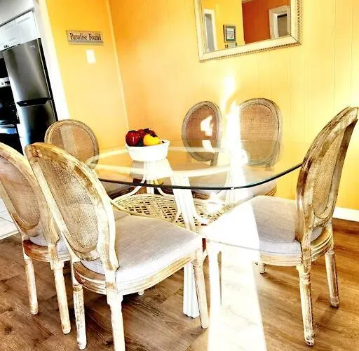 Holiday home Spacious 2 Bedroom And 2 Baths *