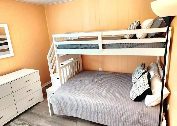 Holiday home Spacious 2 Bedroom And 2 Baths *