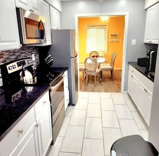Spacious 2 Bedroom And 2 Baths Holiday home *