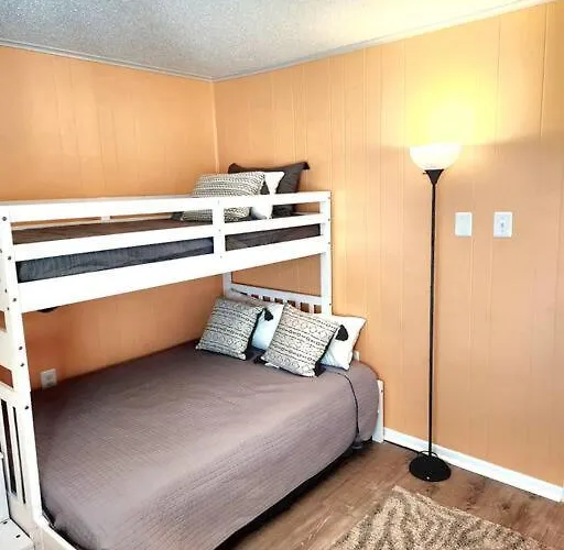 Holiday home Spacious 2 Bedroom And 2 Baths *